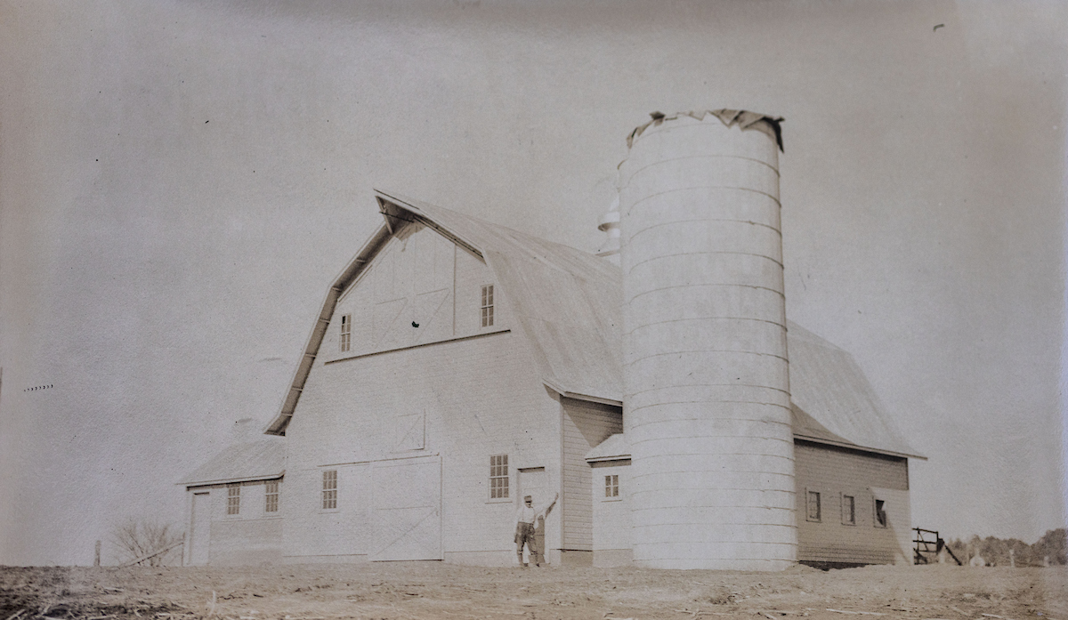 Dairy barn and silo at UKREC Princeton, KY 1925